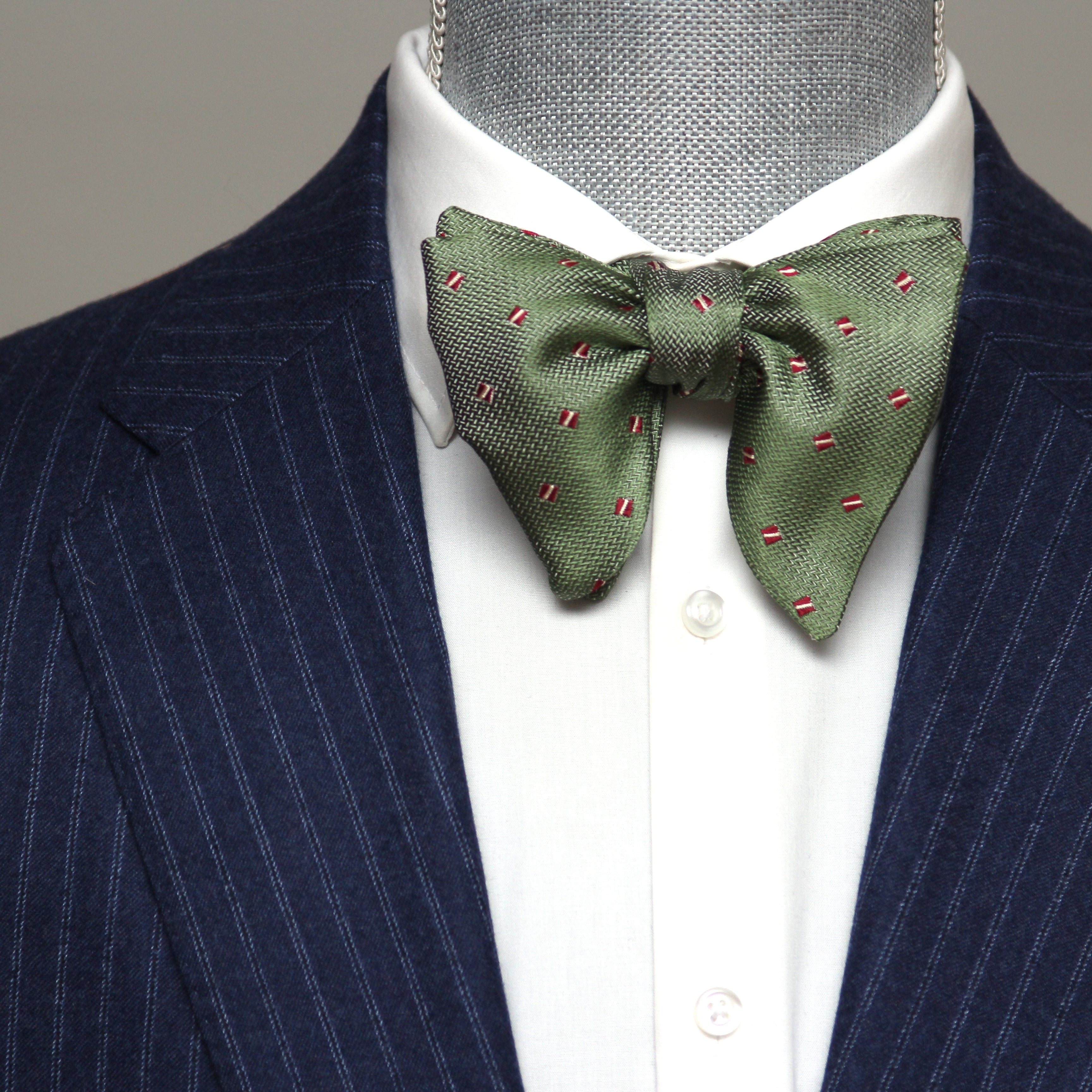 Big Butterfly Bow tie in Green Silk