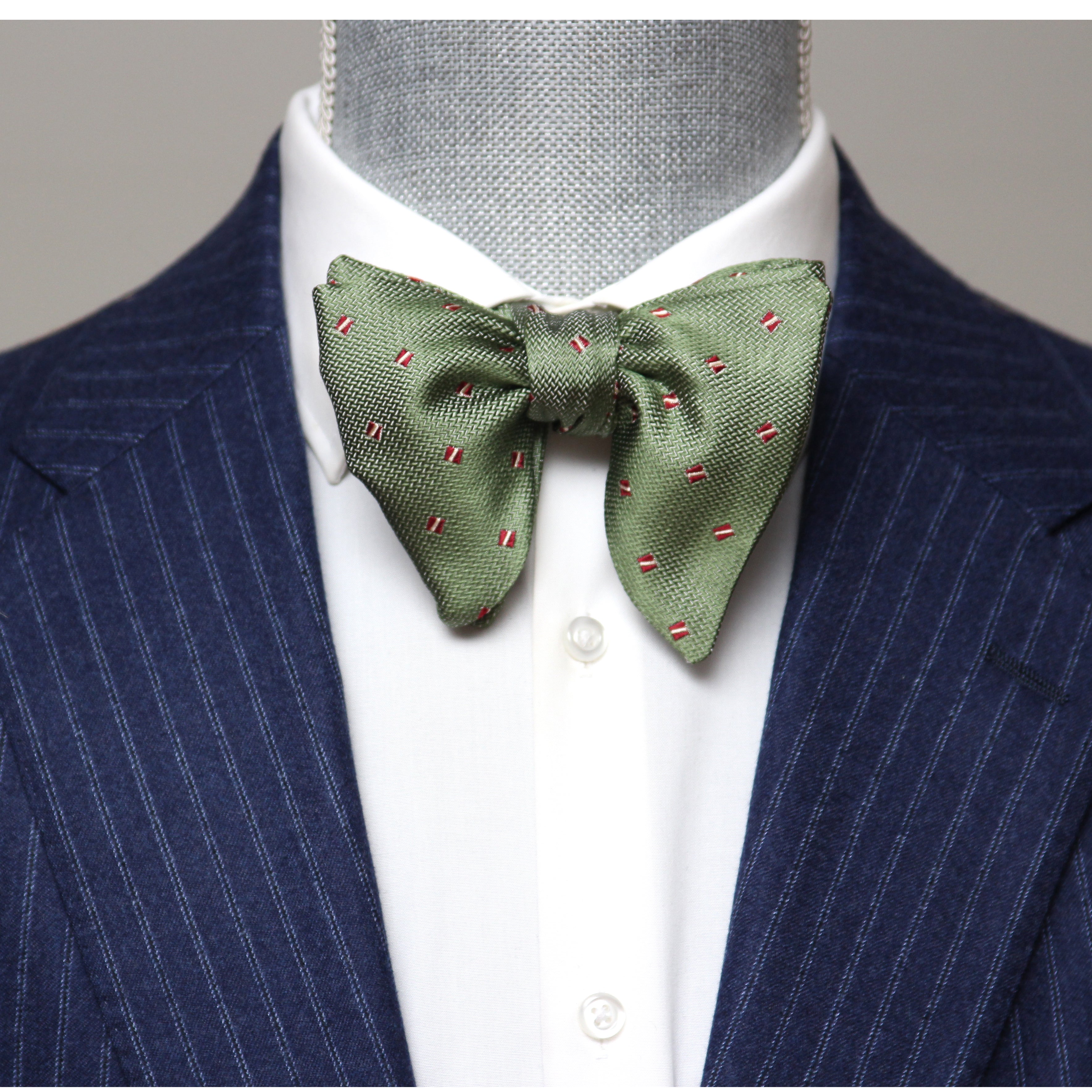 Big Butterfly Bow tie in Green Silk