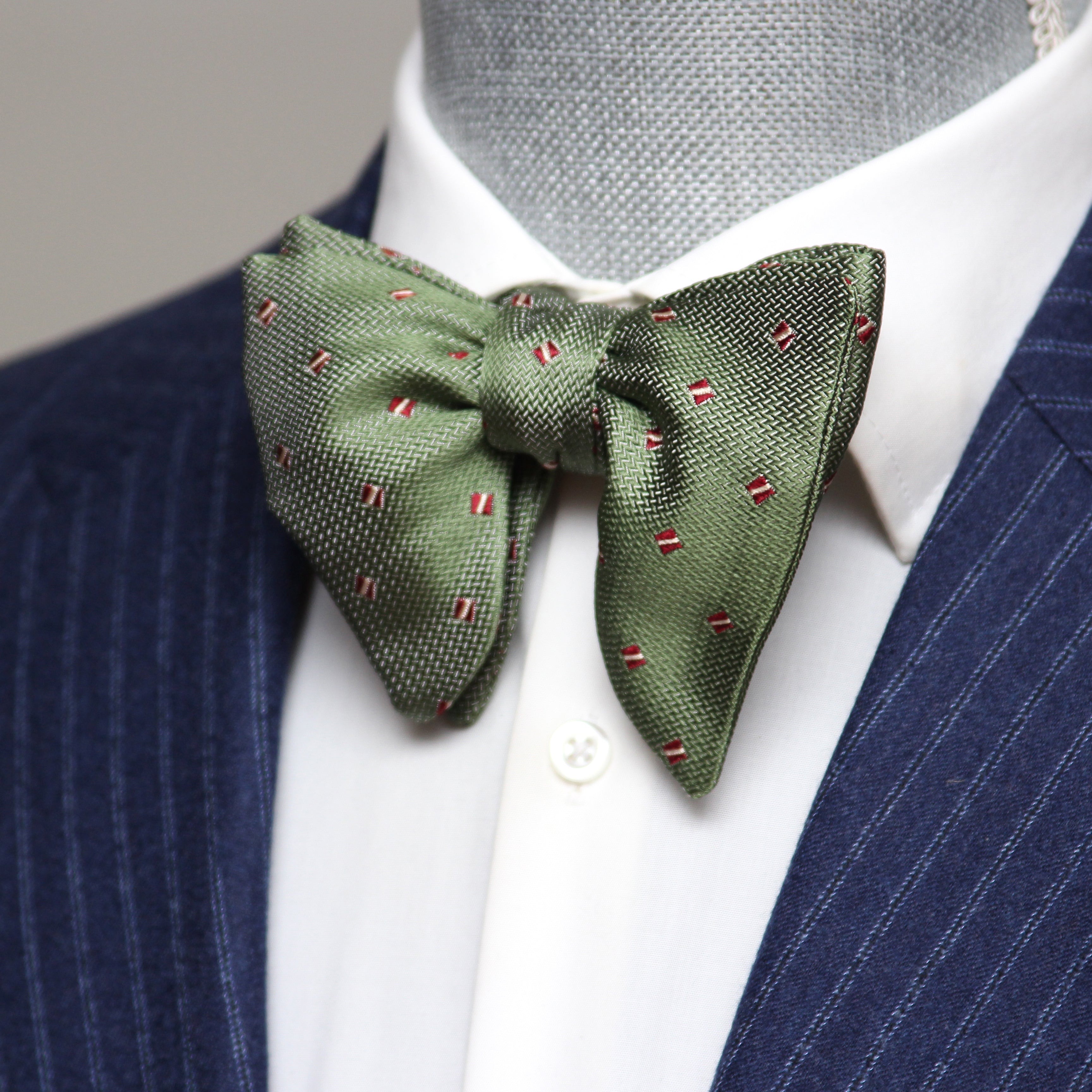 Big Butterfly Bow tie in Green Silk
