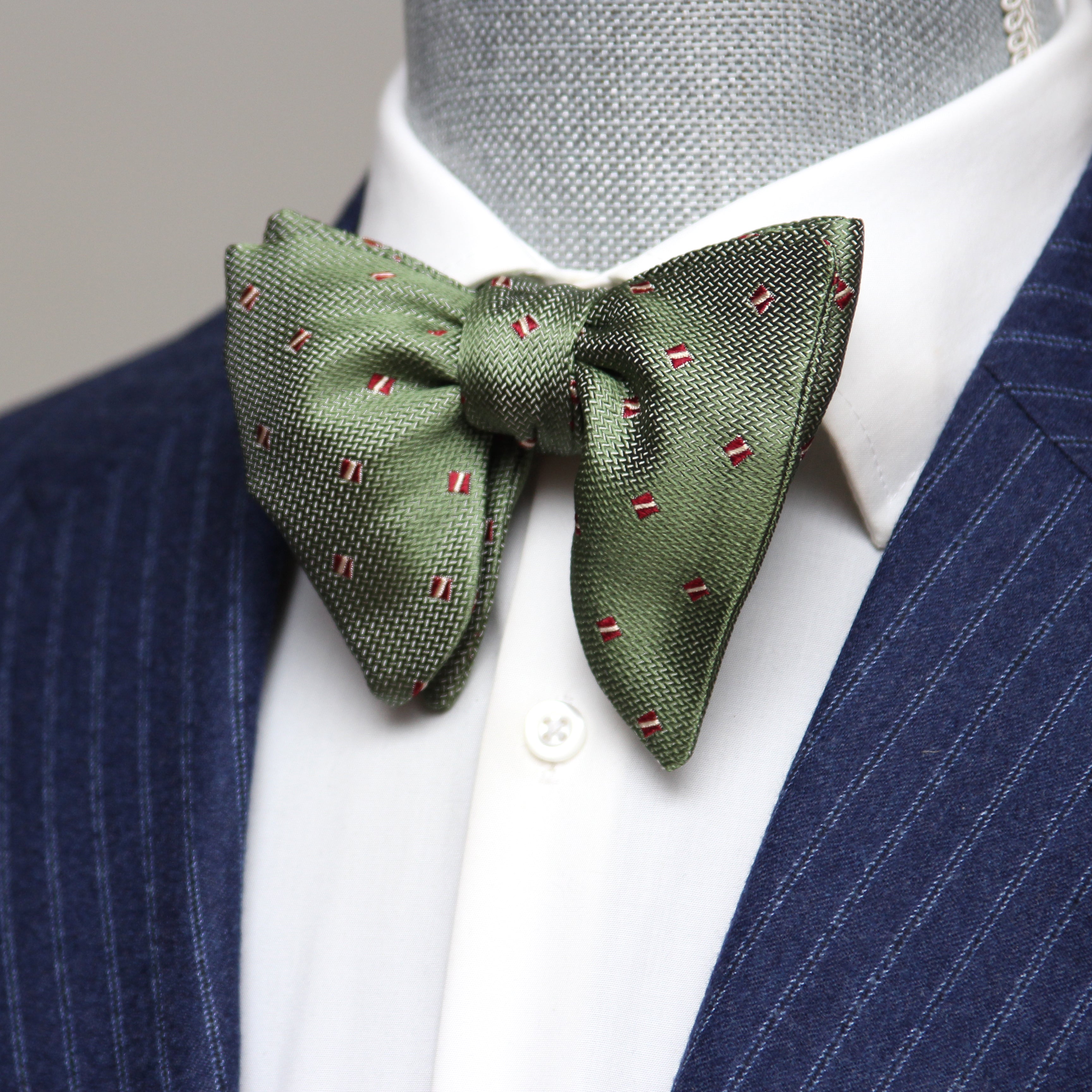Big Butterfly Bow tie in Green Silk