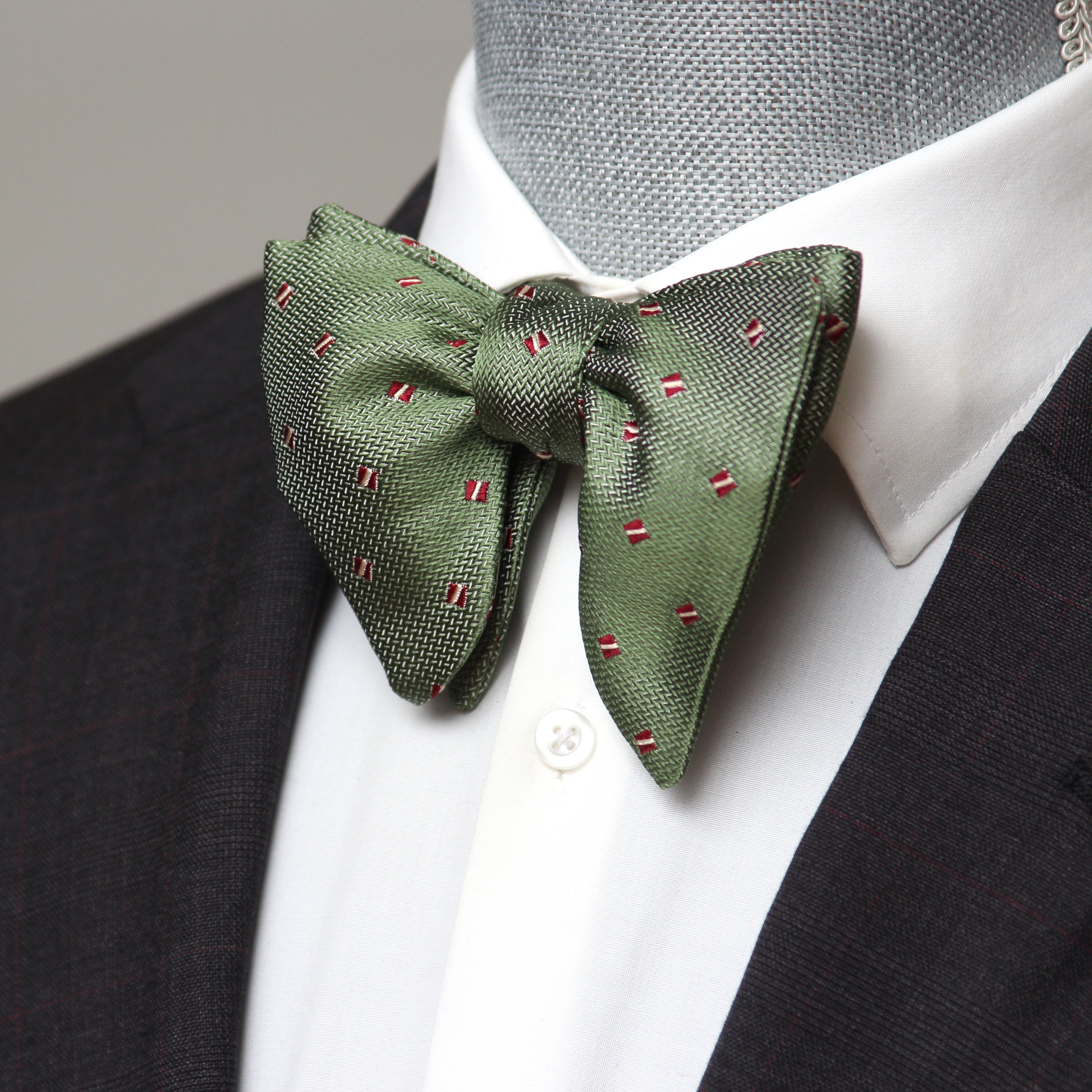 Big Butterfly Bow tie in Green Silk