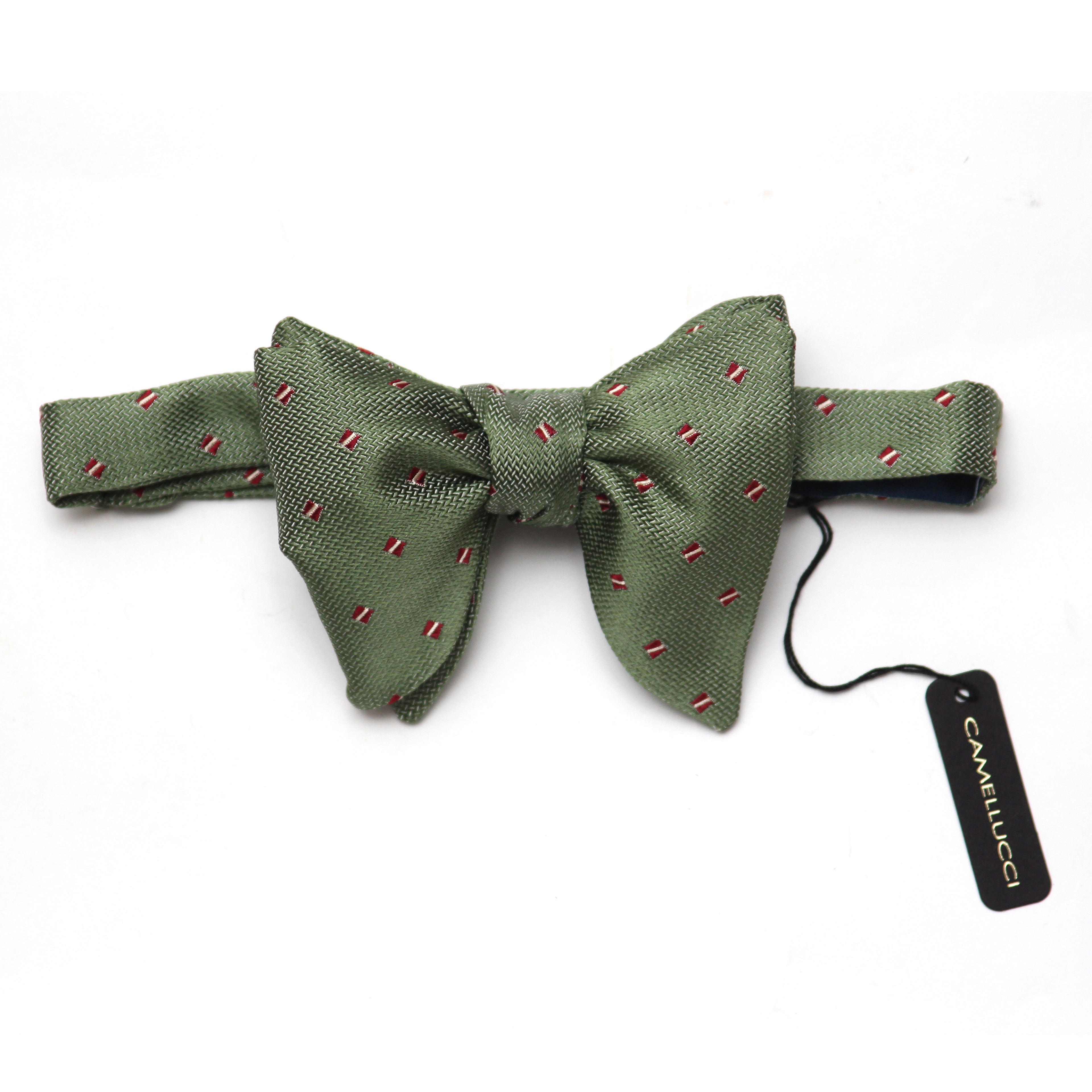 Big Butterfly Bow tie in Green Silk
