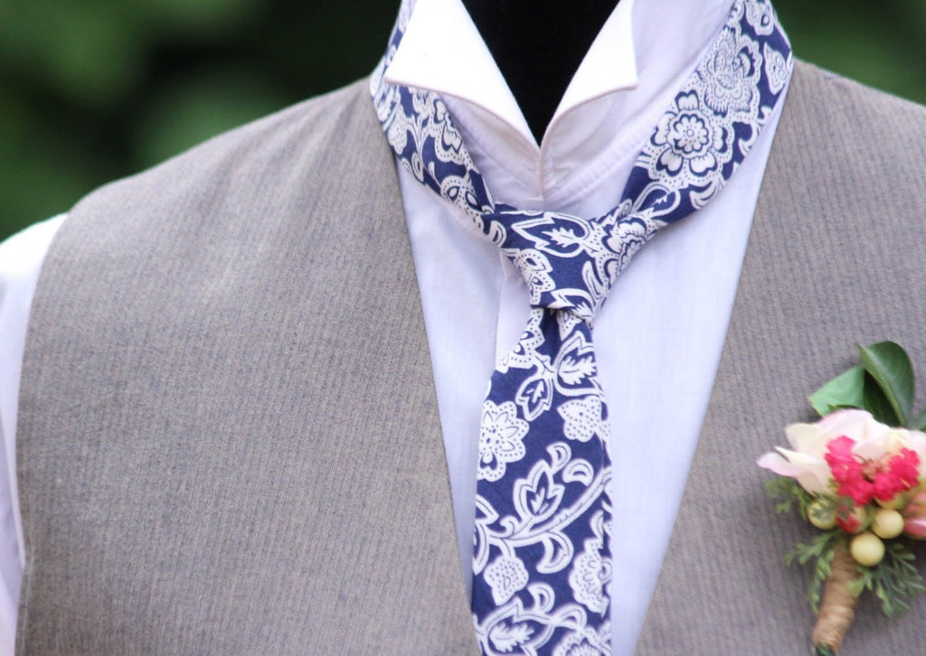 White Navy Floral Necktie 2.36"