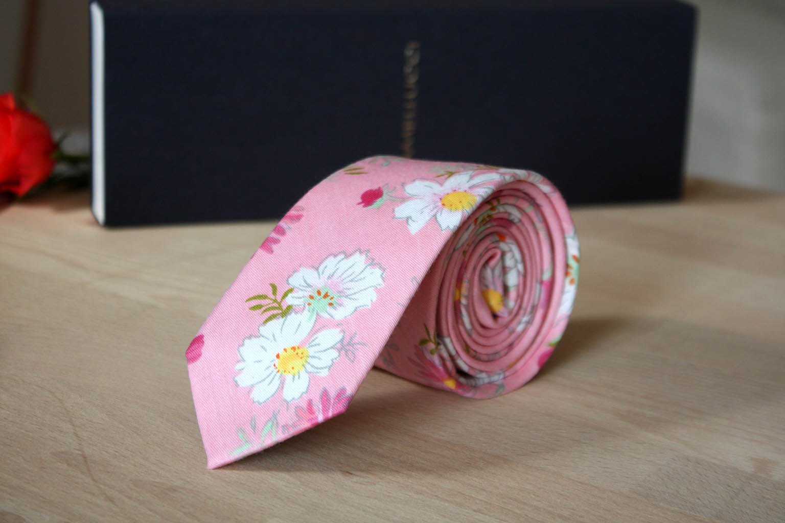 White Pink Floral Necktie 2.36"