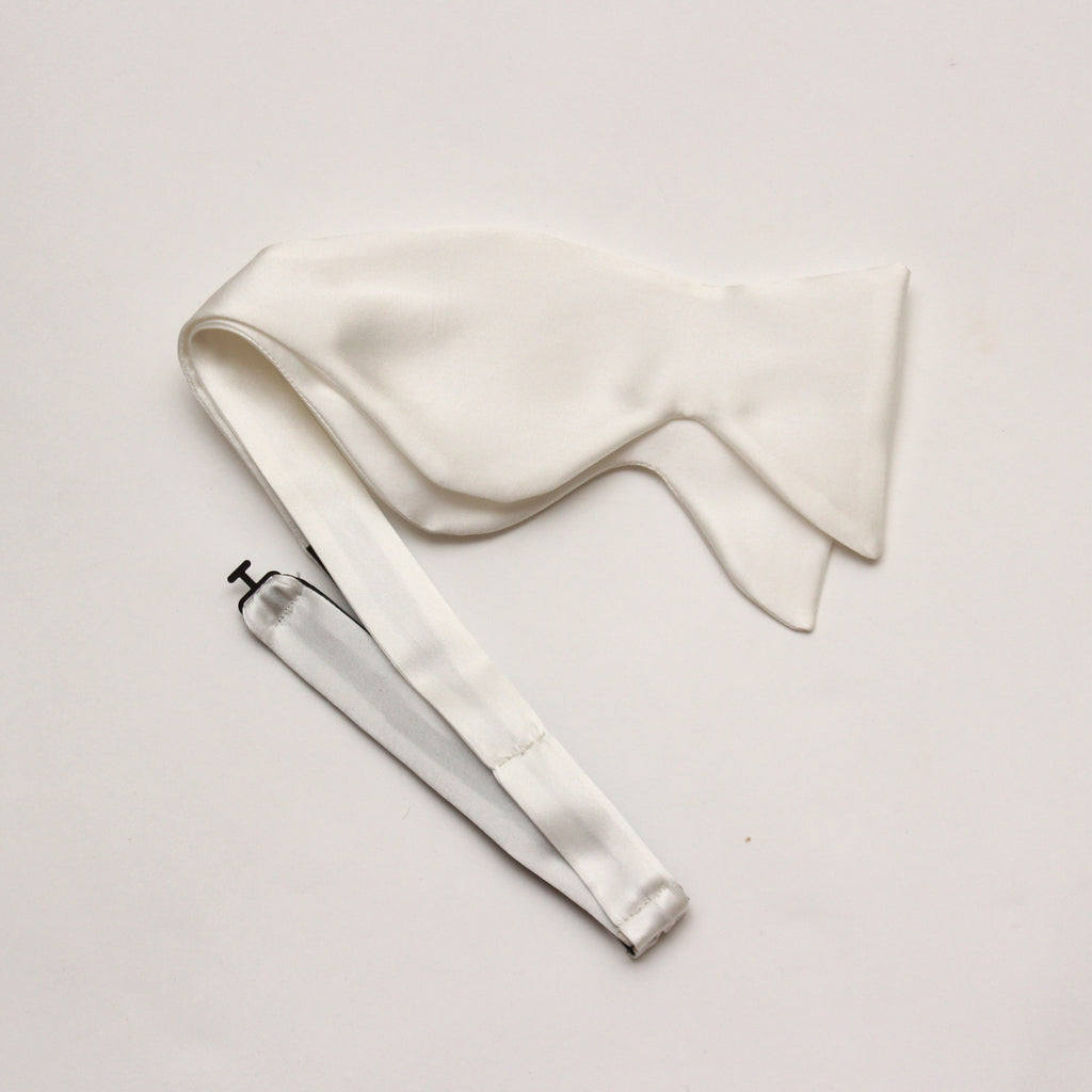 White Silk Large Butterfly Self-Tie Tuxedo Bow Tie