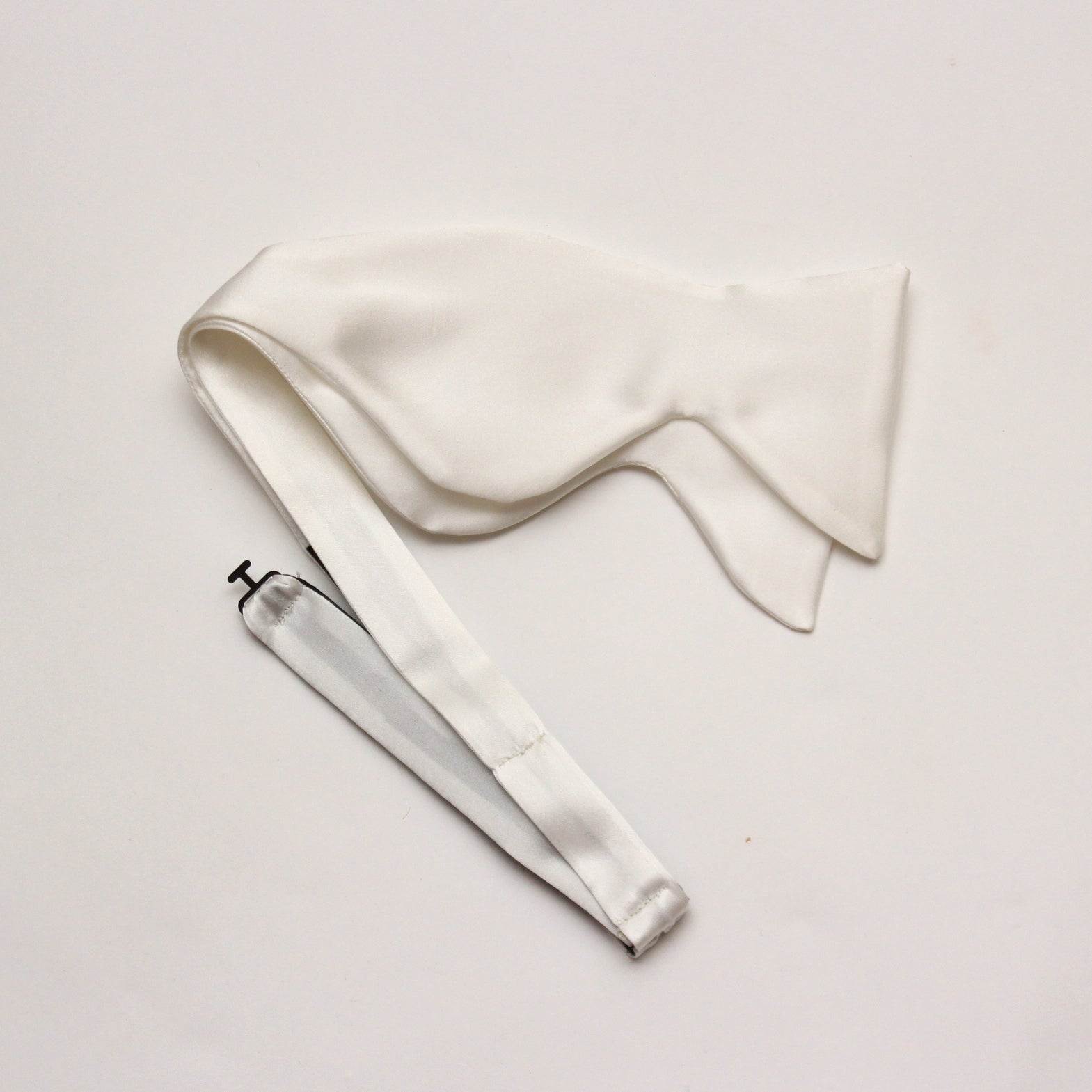 White Silk Large Butterfly Self-Tie Tuxedo Bow Tie