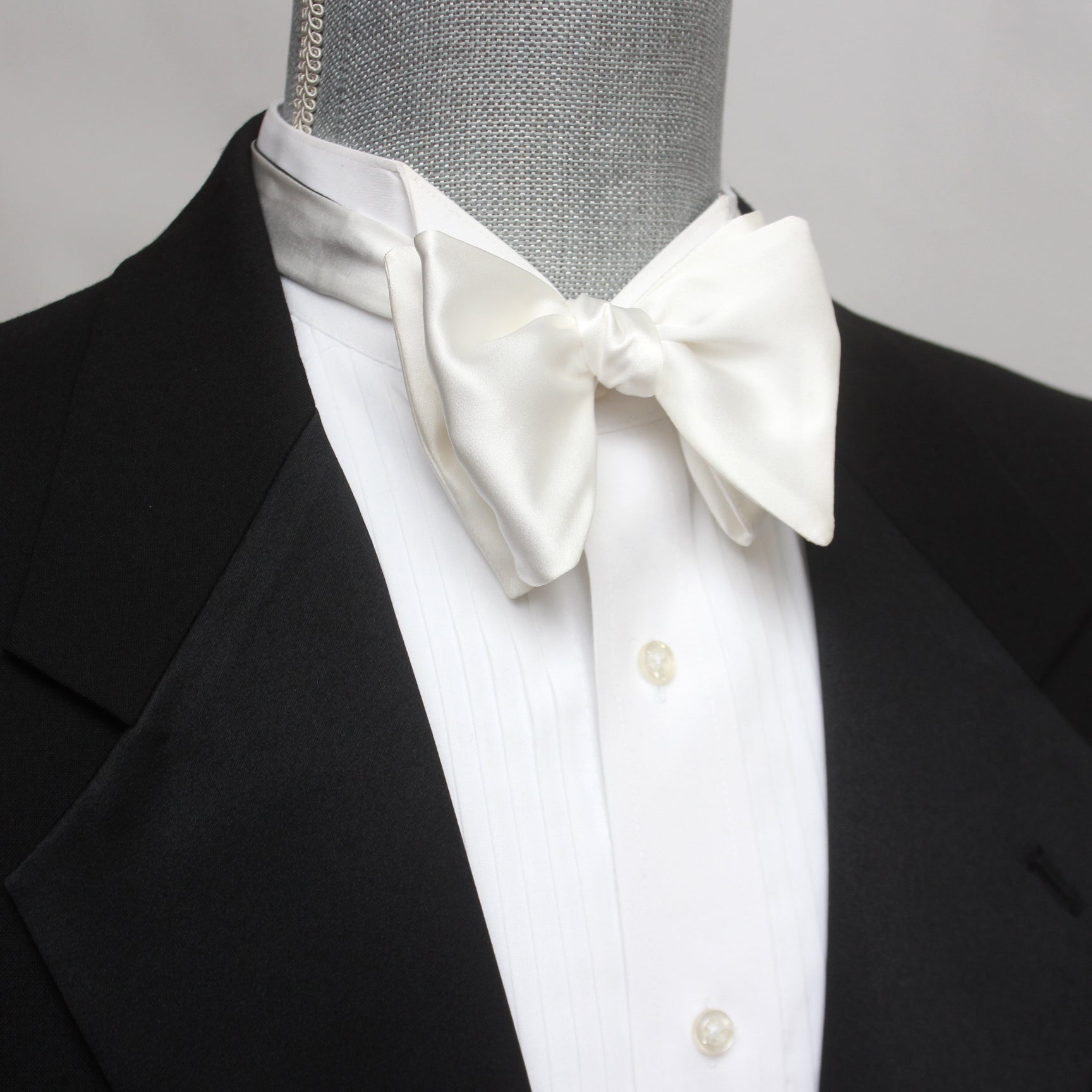 White Silk Large Butterfly Self-Tie Tuxedo Bow Tie