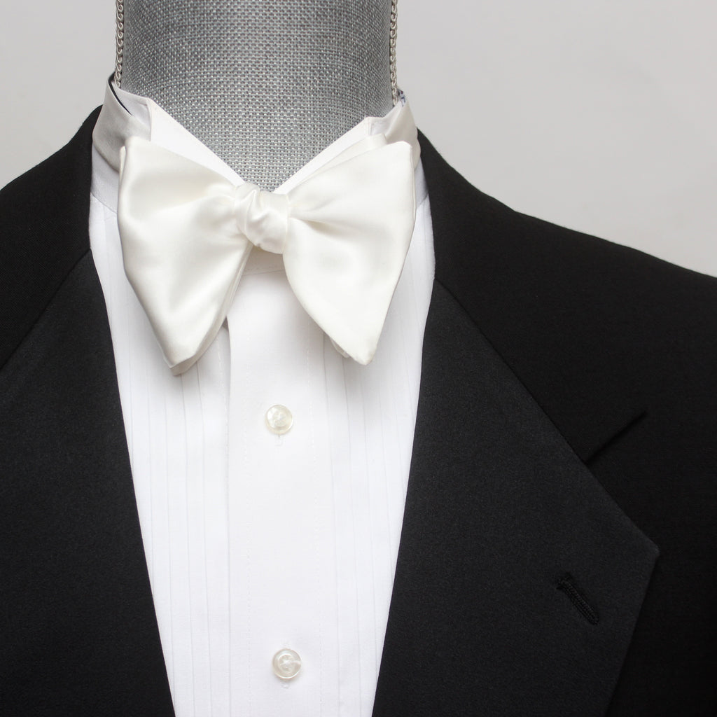 White Silk Large Butterfly Self-Tie Tuxedo Bow Tie | Camellucci