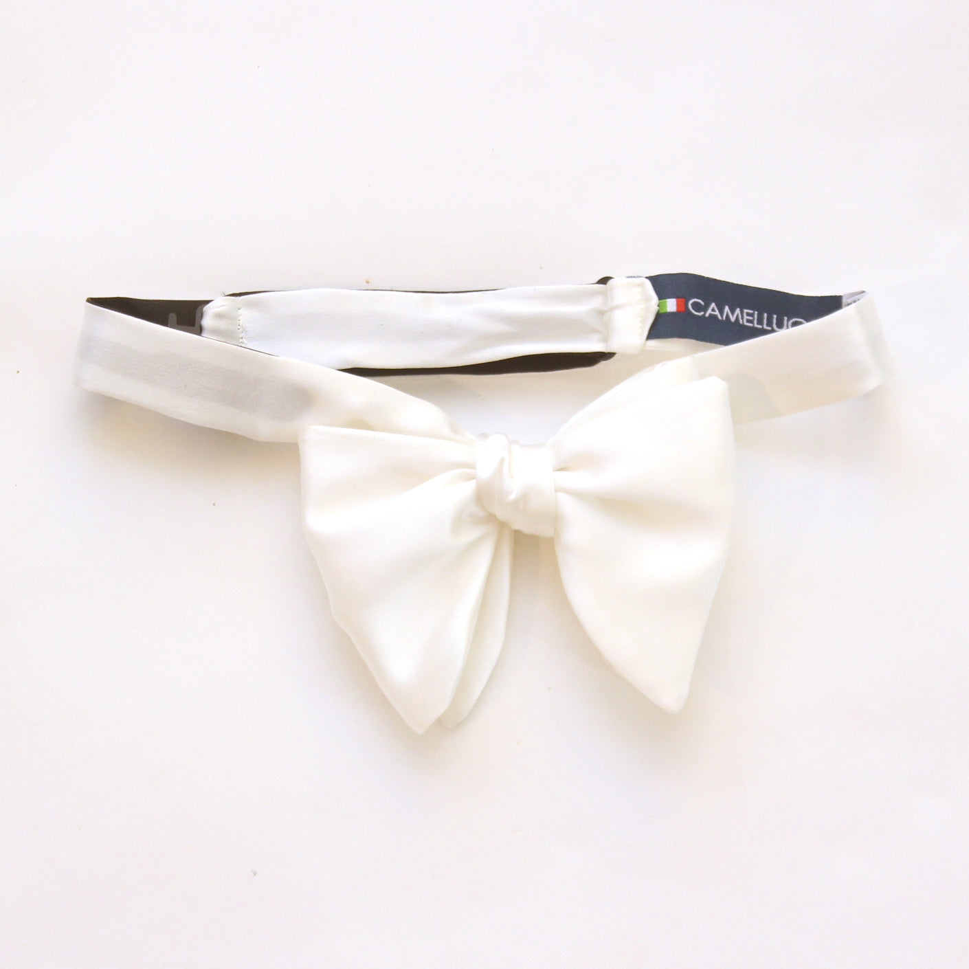 White Silk Large Butterfly Self-Tie Tuxedo Bow Tie | Camellucci