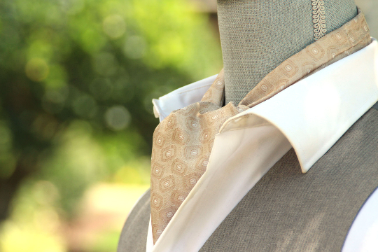 Champagne ornament Silk Ascot